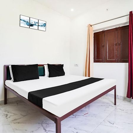 Hotel O The Moon Bareilly Bagian luar foto