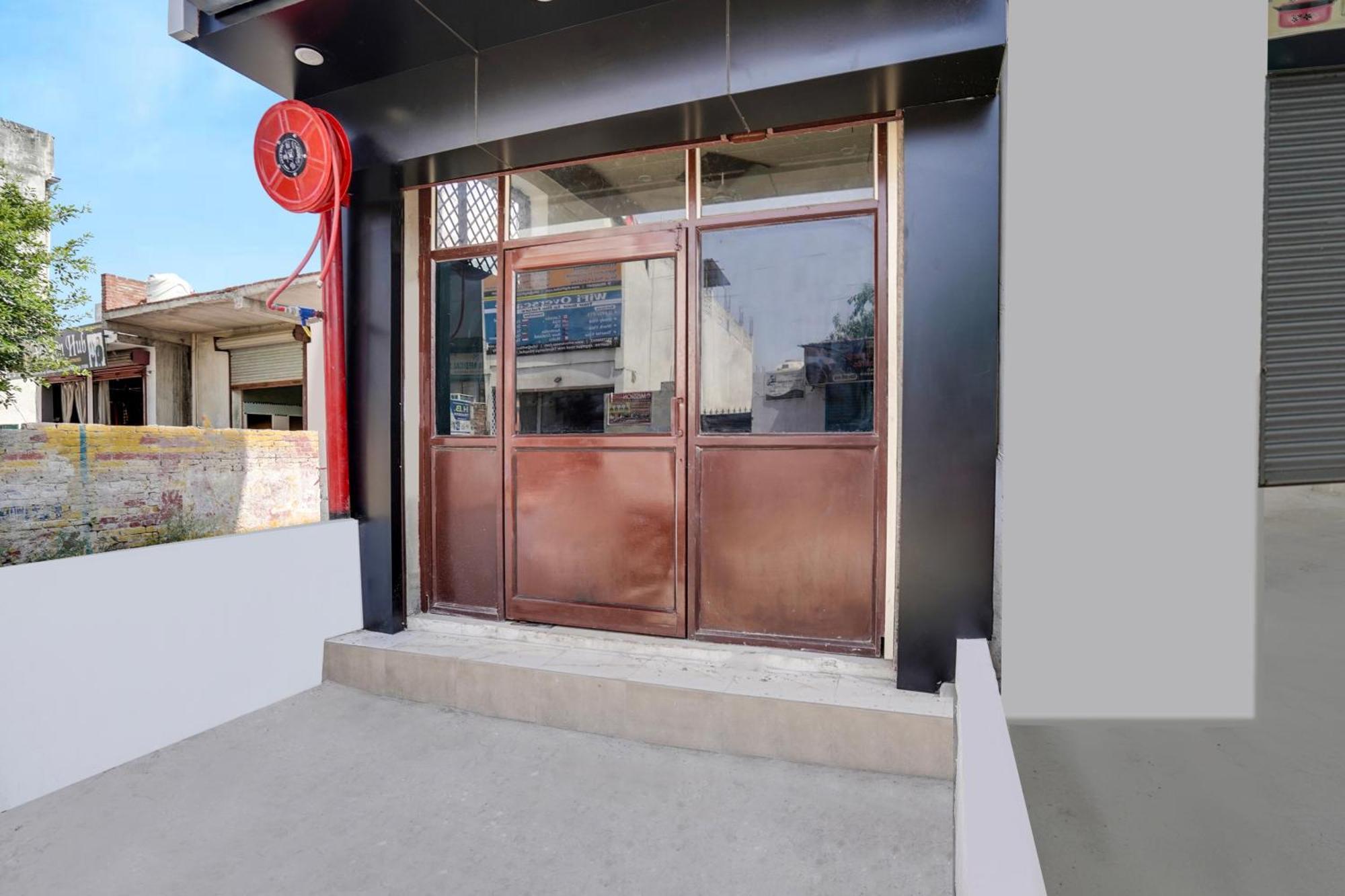 Hotel O The Moon Bareilly Bagian luar foto