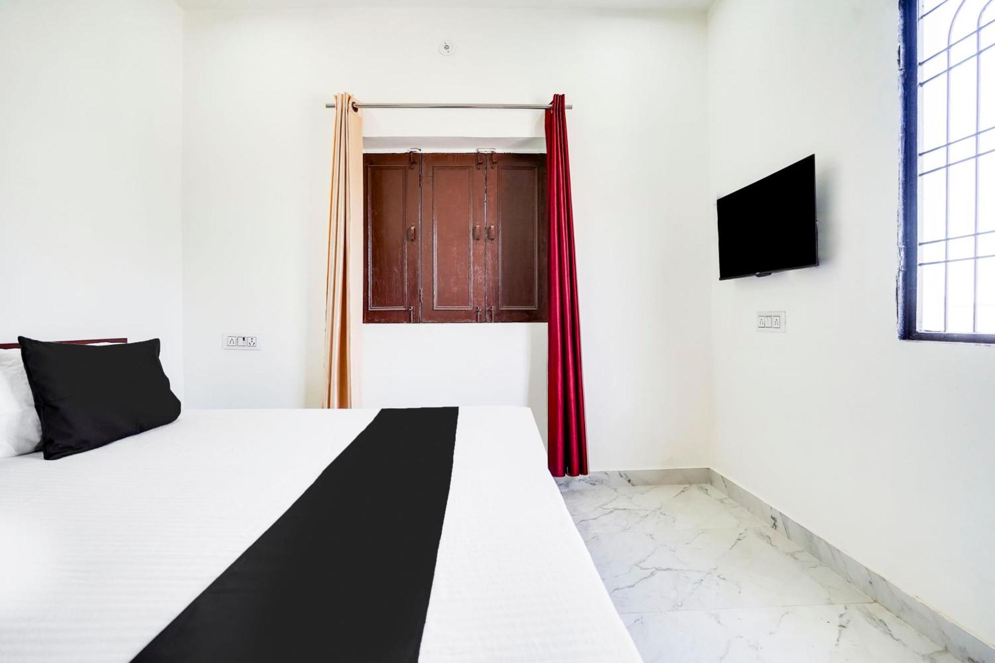 Hotel O The Moon Bareilly Bagian luar foto