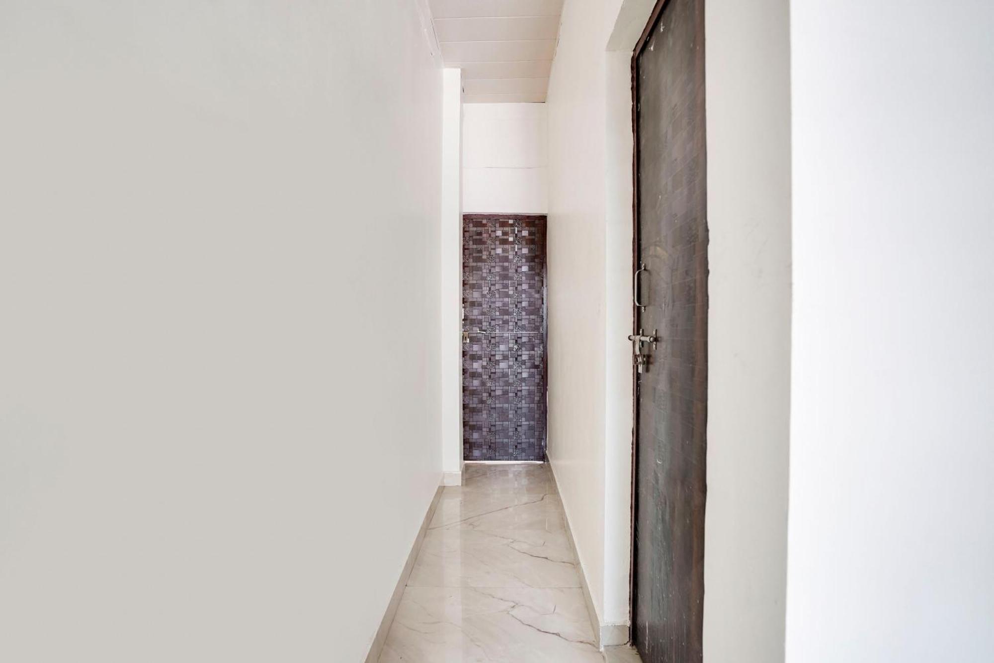 Hotel O The Moon Bareilly Bagian luar foto