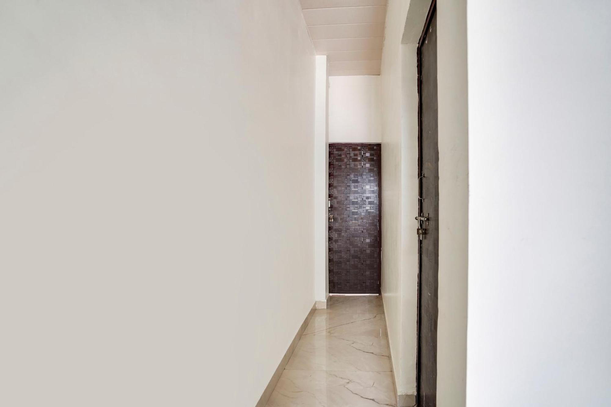 Hotel O The Moon Bareilly Bagian luar foto