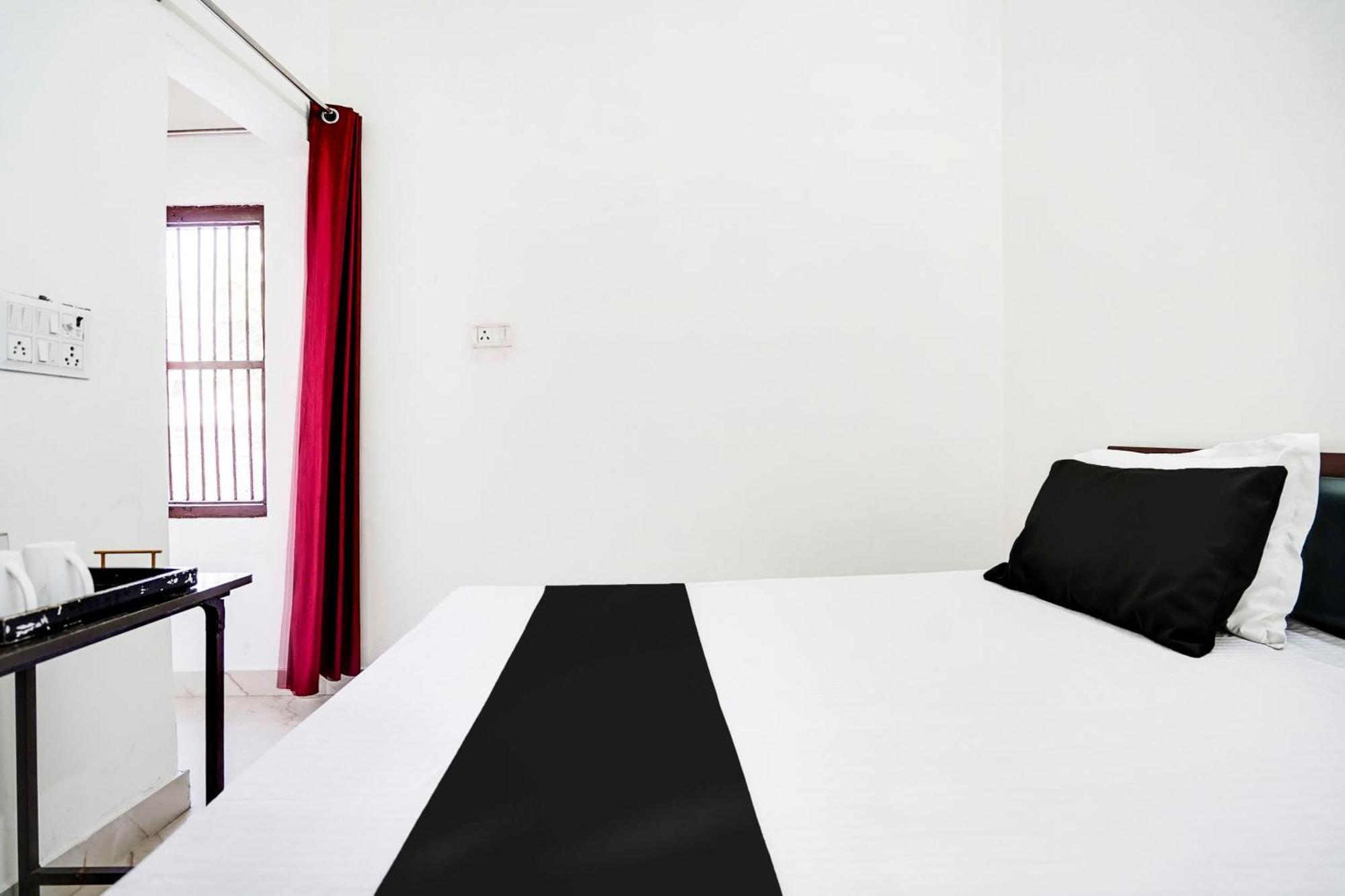 Hotel O The Moon Bareilly Bagian luar foto