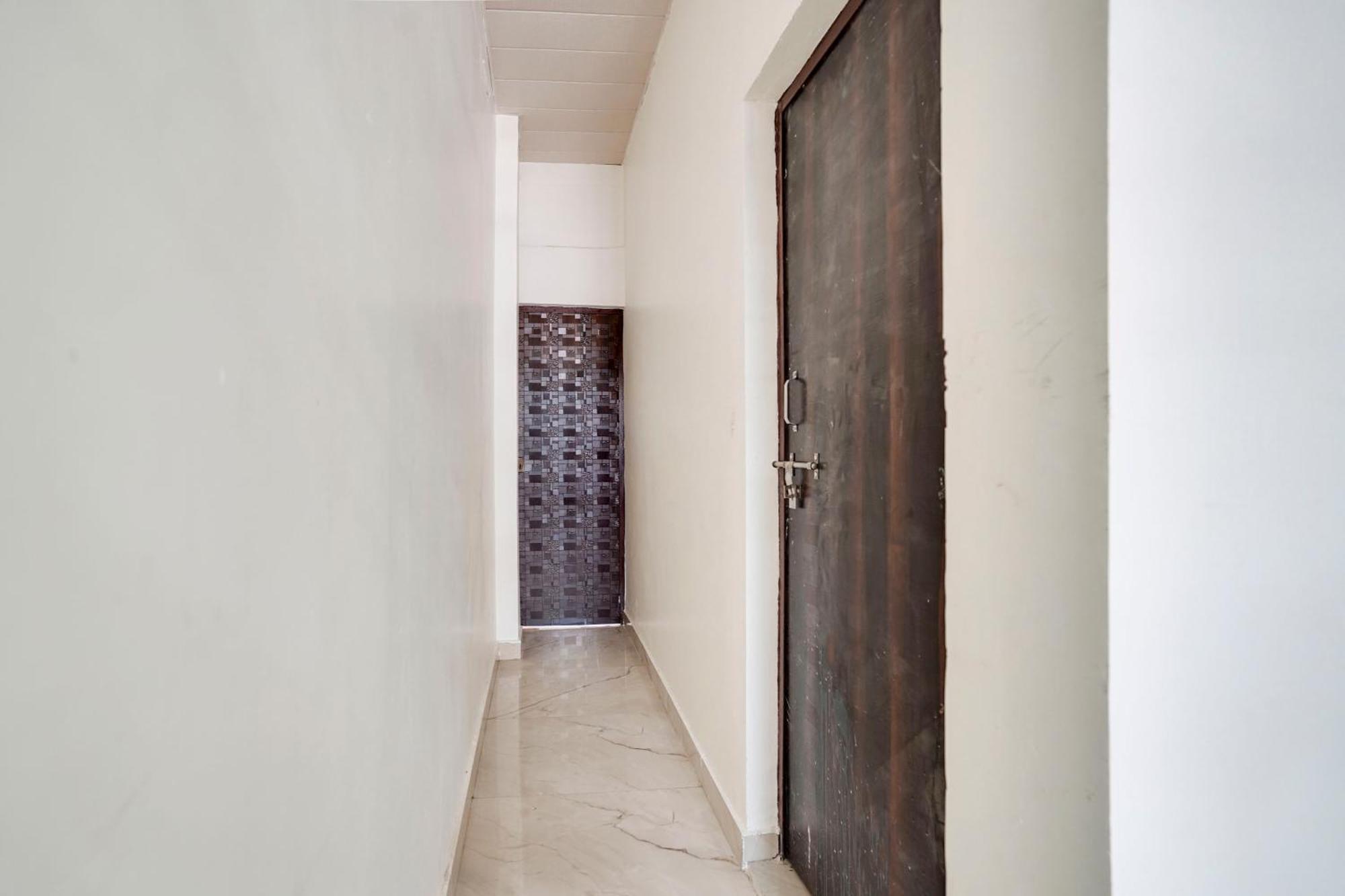 Hotel O The Moon Bareilly Bagian luar foto