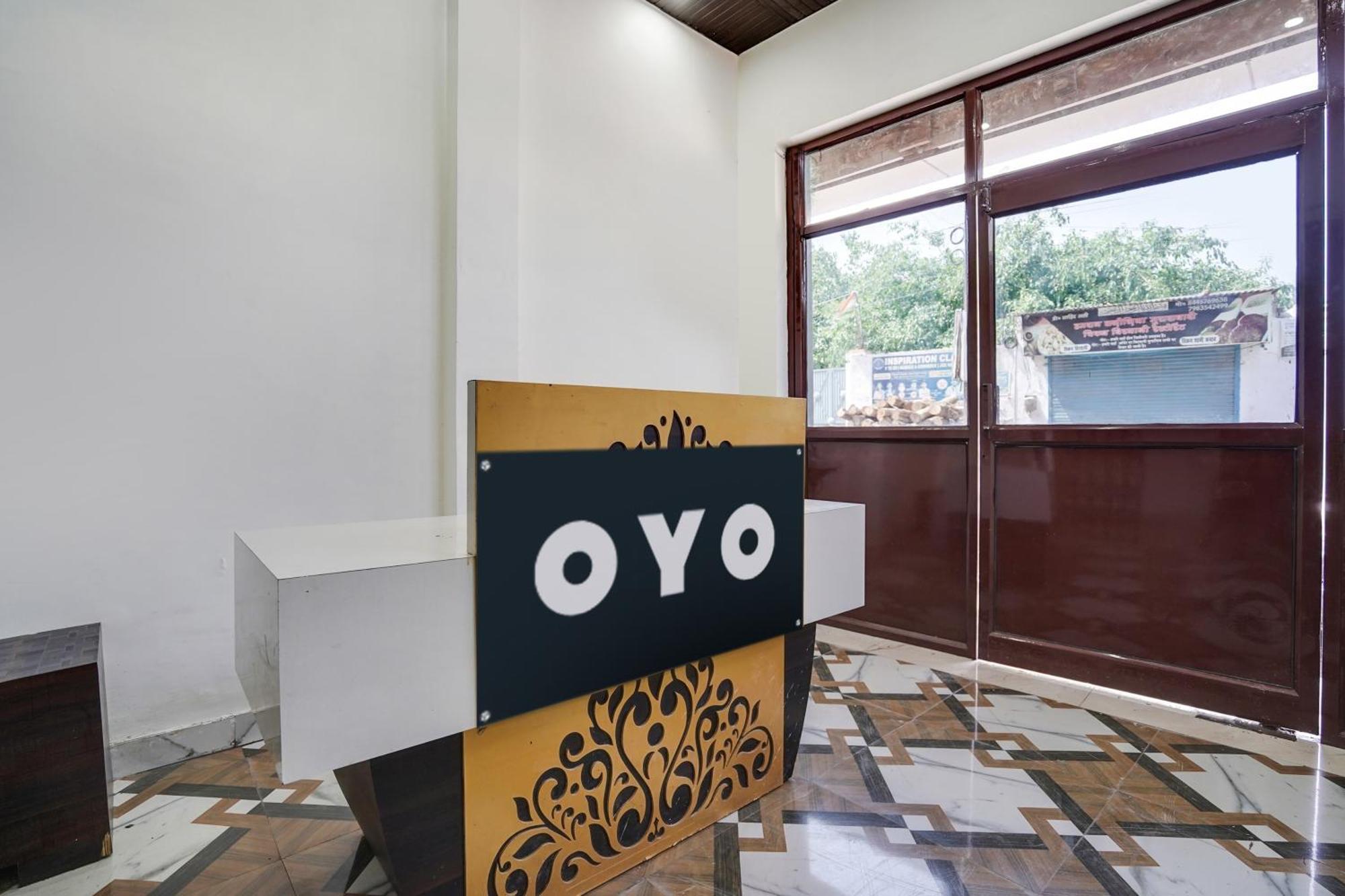 Hotel O The Moon Bareilly Bagian luar foto
