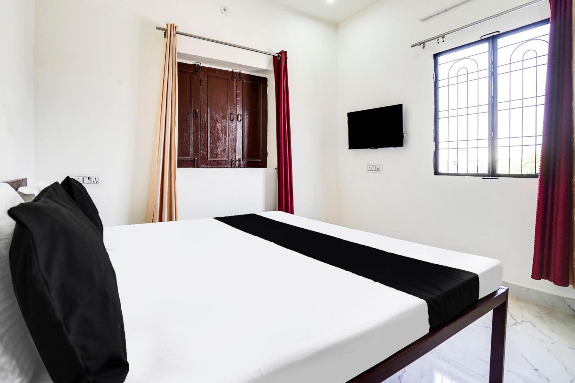 Hotel O The Moon Bareilly Bagian luar foto