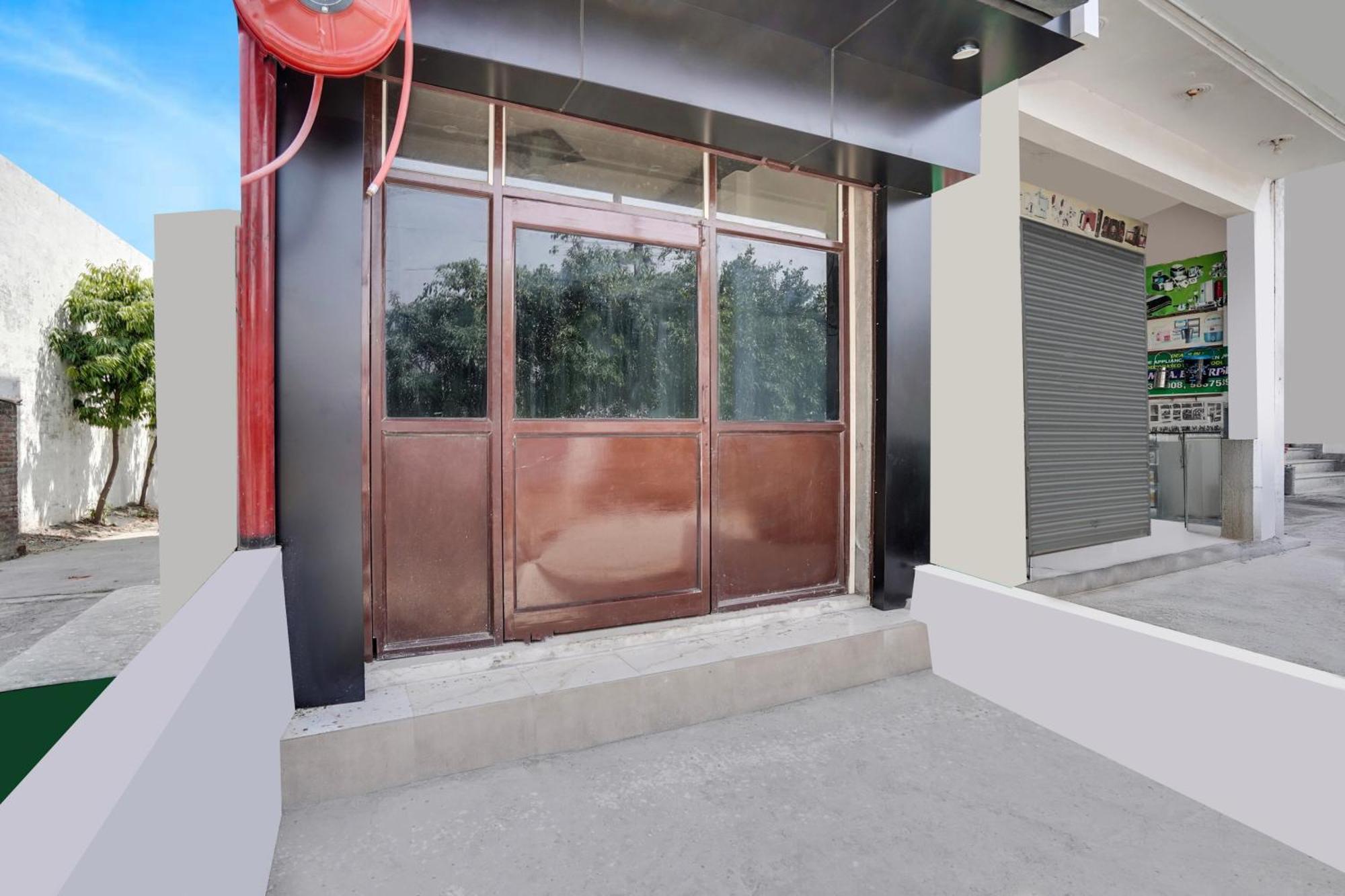 Hotel O The Moon Bareilly Bagian luar foto
