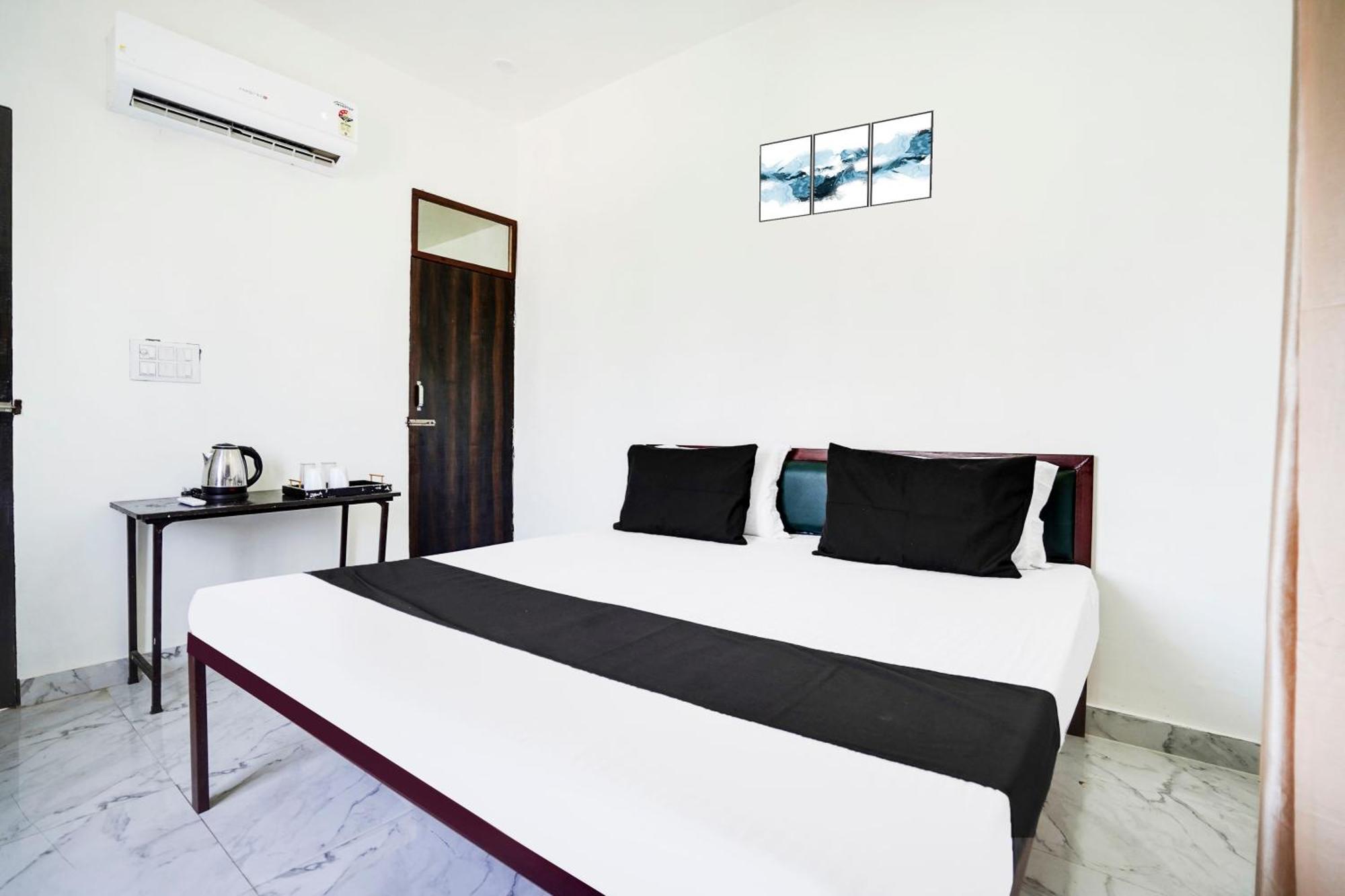 Hotel O The Moon Bareilly Bagian luar foto
