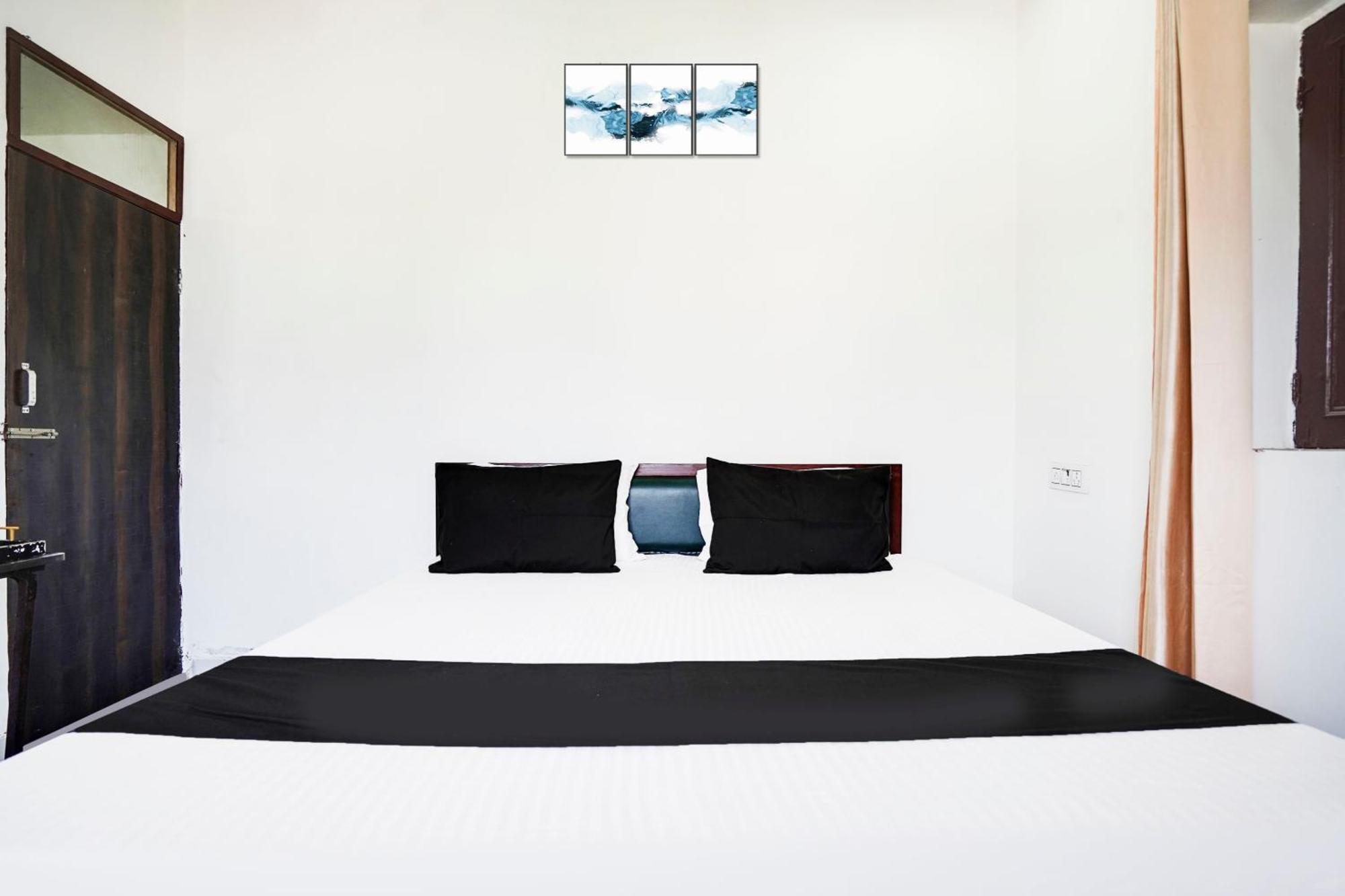 Hotel O The Moon Bareilly Bagian luar foto