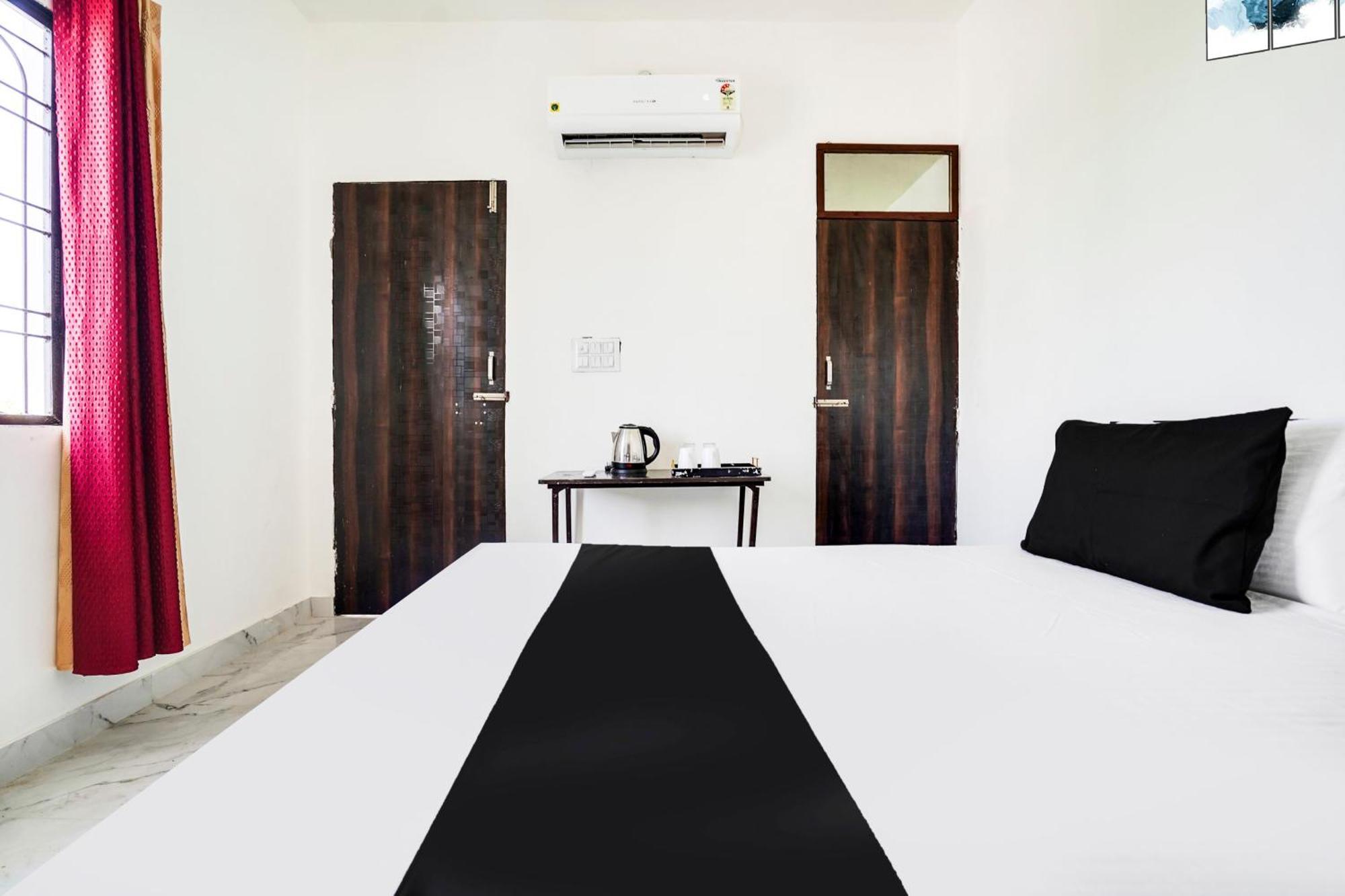 Hotel O The Moon Bareilly Bagian luar foto