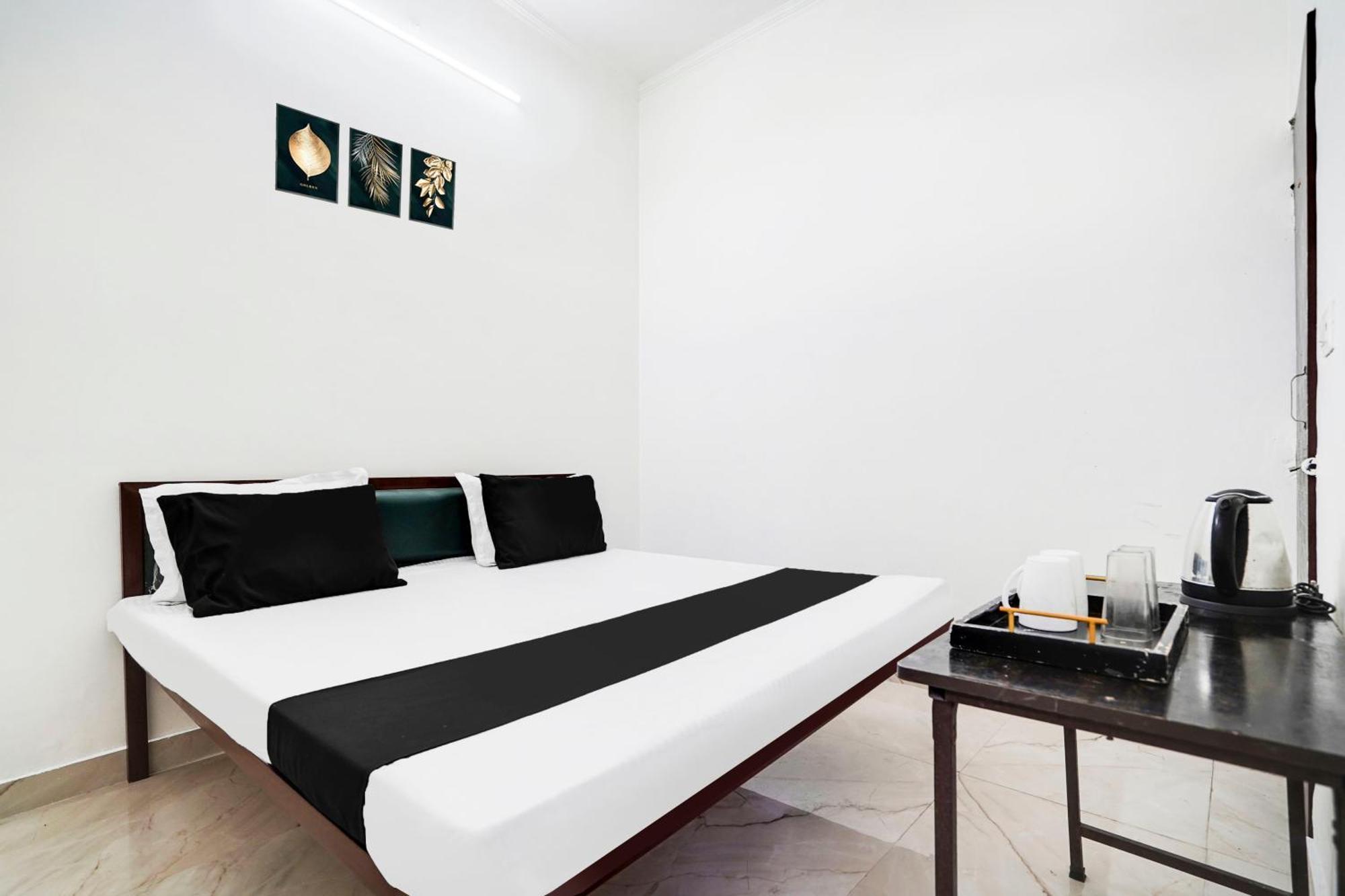 Hotel O The Moon Bareilly Bagian luar foto