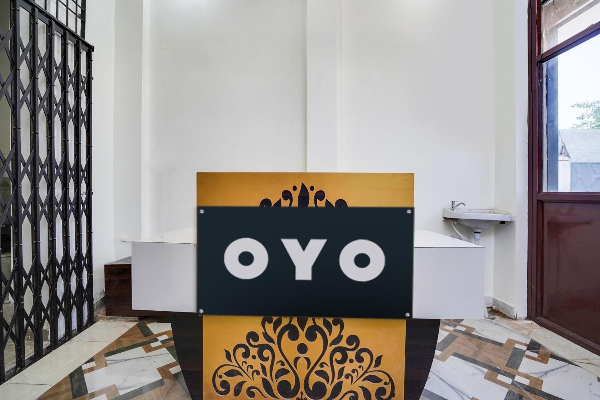Hotel O The Moon Bareilly Bagian luar foto