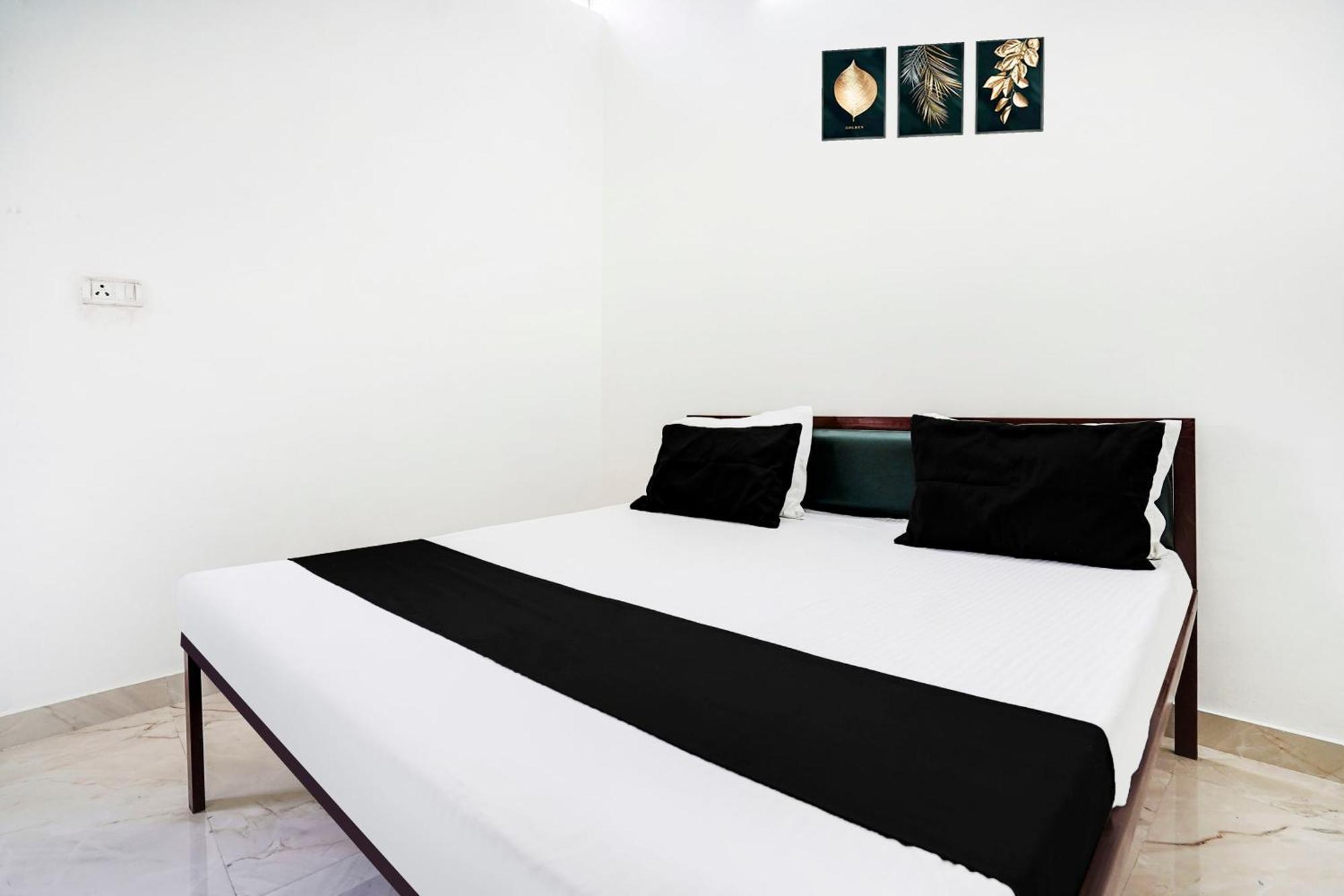 Hotel O The Moon Bareilly Bagian luar foto
