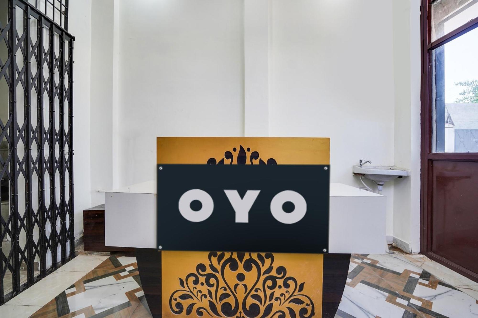 Hotel O The Moon Bareilly Bagian luar foto